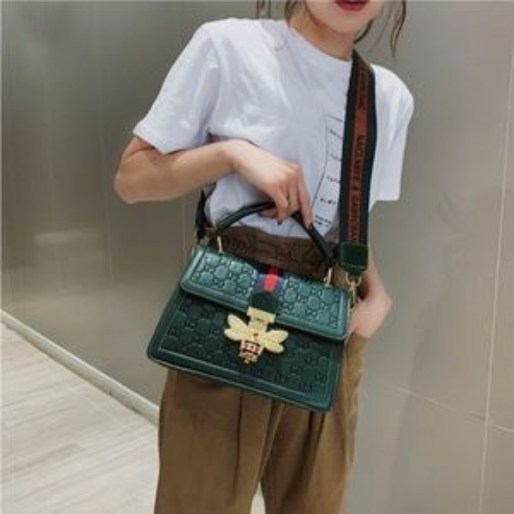 Trendy Shoulder/Crossbody Handbag with Bee Decor